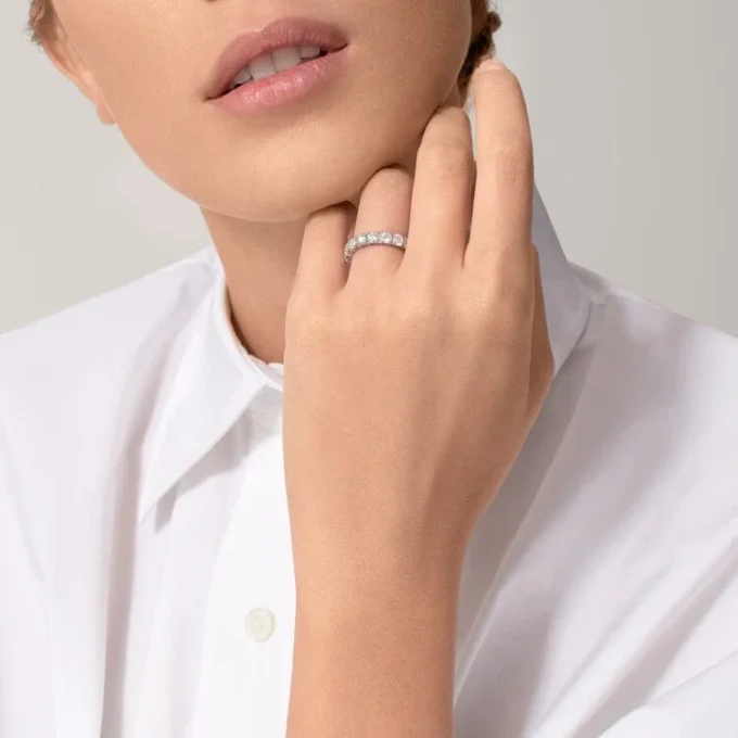 Fede nuziale Cartier Destinee, larghezza 4,1 mm, pavé