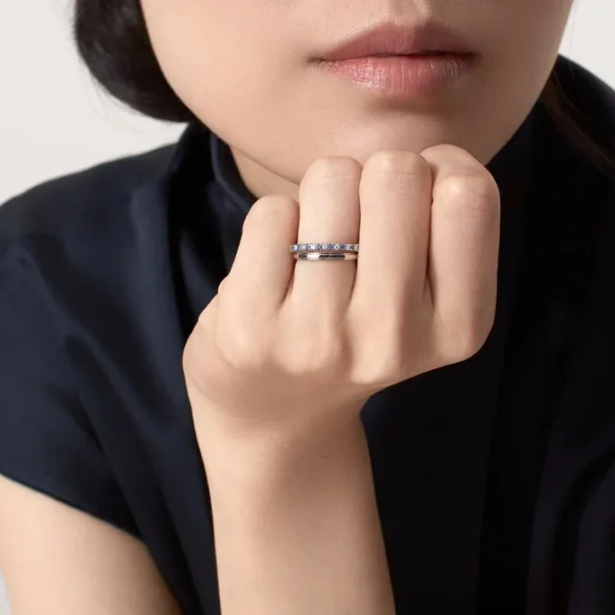 Fede nuziale Etincelle De Cartier – Platino, zaffiri, diamanti – Cartier