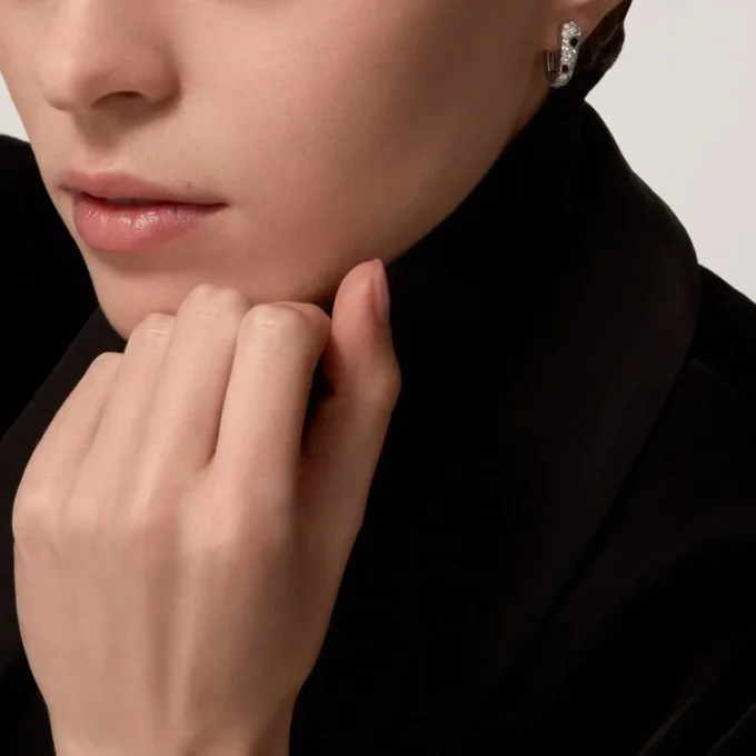 Orecchini a cerchio piccoli Panthere Diamond, oro bianco | Cartier Us