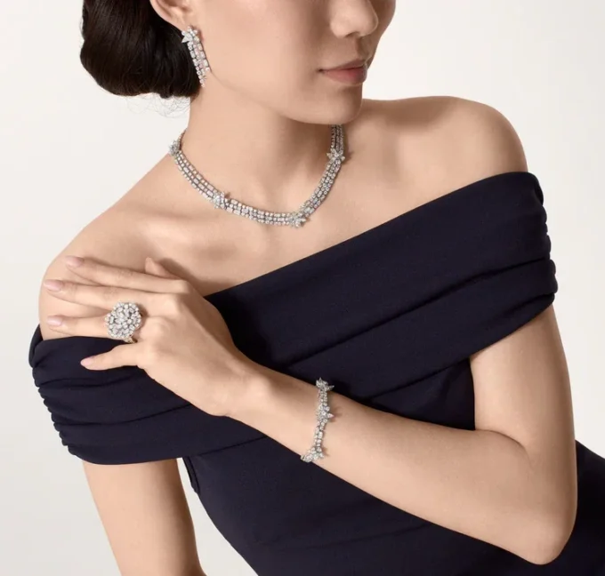 Orecchini della collezione Diamond, Diamanti