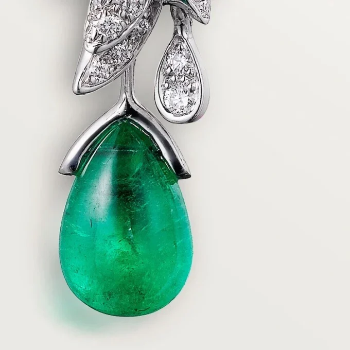 Orecchini Faune Et Flore De Cartier, gocce di smeraldo, pavé