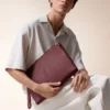 Portafoglio, Must De Cartier – Pelle di vitello bordeaux, finitura dorata – Cartier