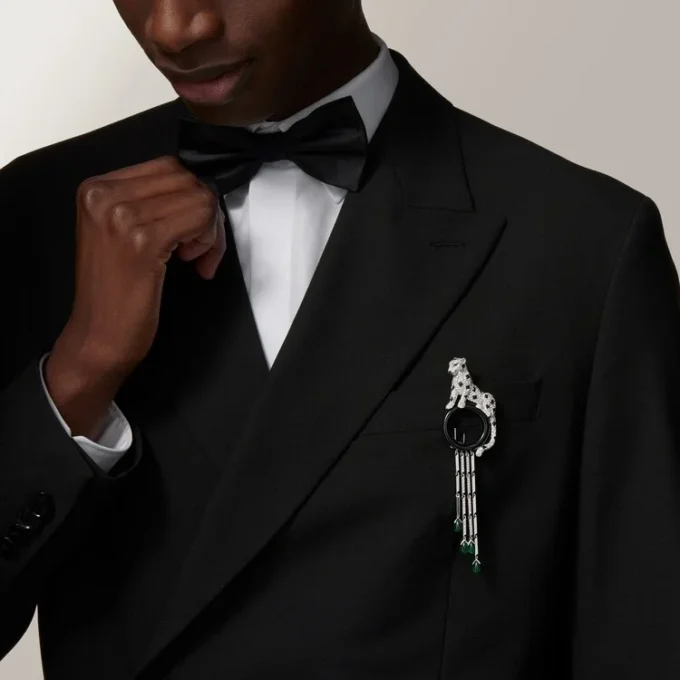 Spilla Panthere De Cartier – Oro bianco, smeraldi, onice, diamanti – Cartier